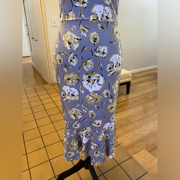 NWOT MERMAID DRESS GRAY FLOWER DESIGN - Picture 4 of 12